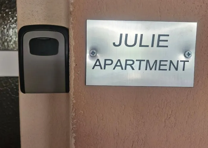 Julie Apartment *